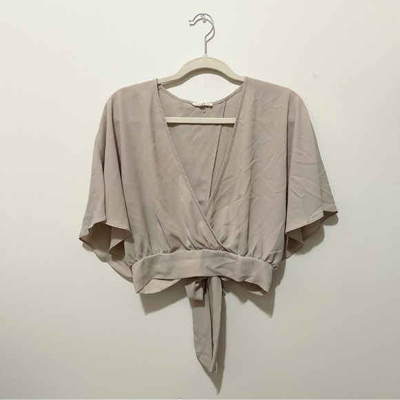 Tops - 🌻Tan tie in the back cropped top